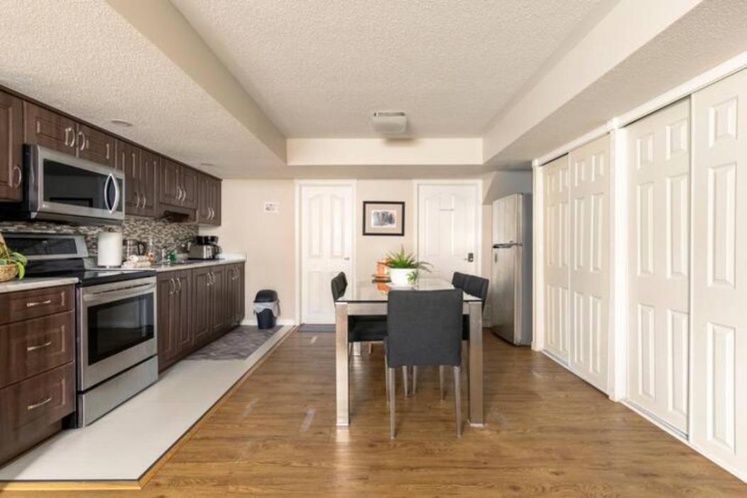Self Check-In Spacious Apartment With Full Kitchen Ottawa Dış mekan fotoğraf