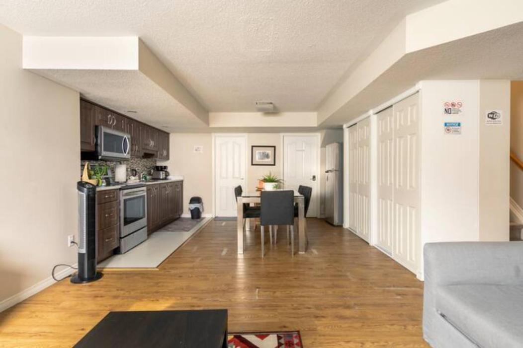 Self Check-In Spacious Apartment With Full Kitchen Ottawa Dış mekan fotoğraf